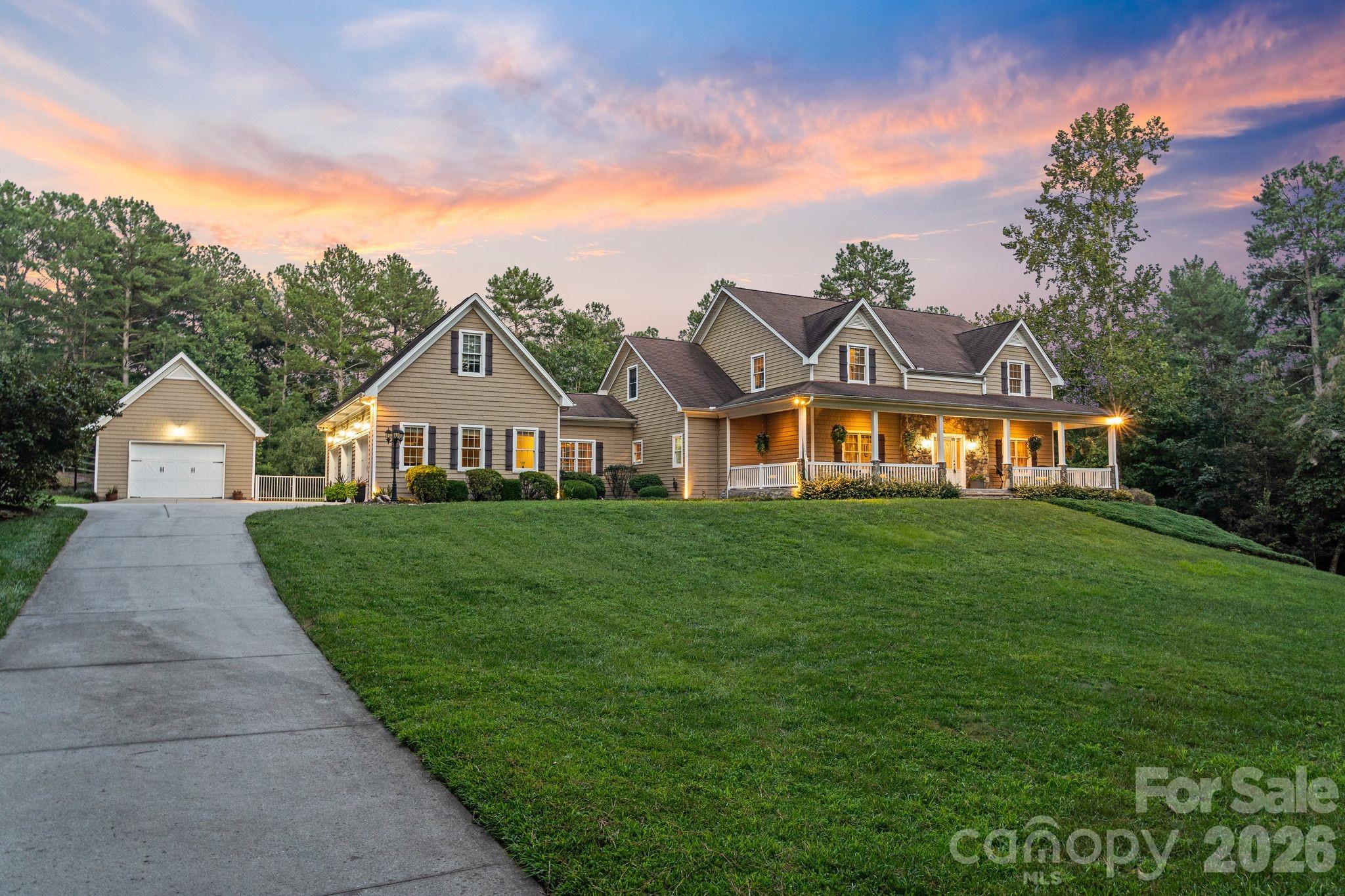 207 Lake Front Drive — photo