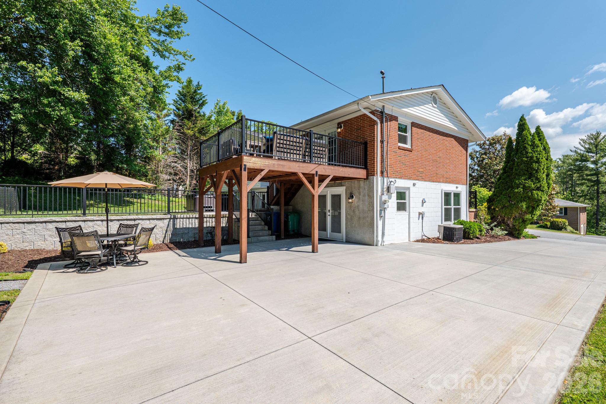 11 Summit Drive — photo