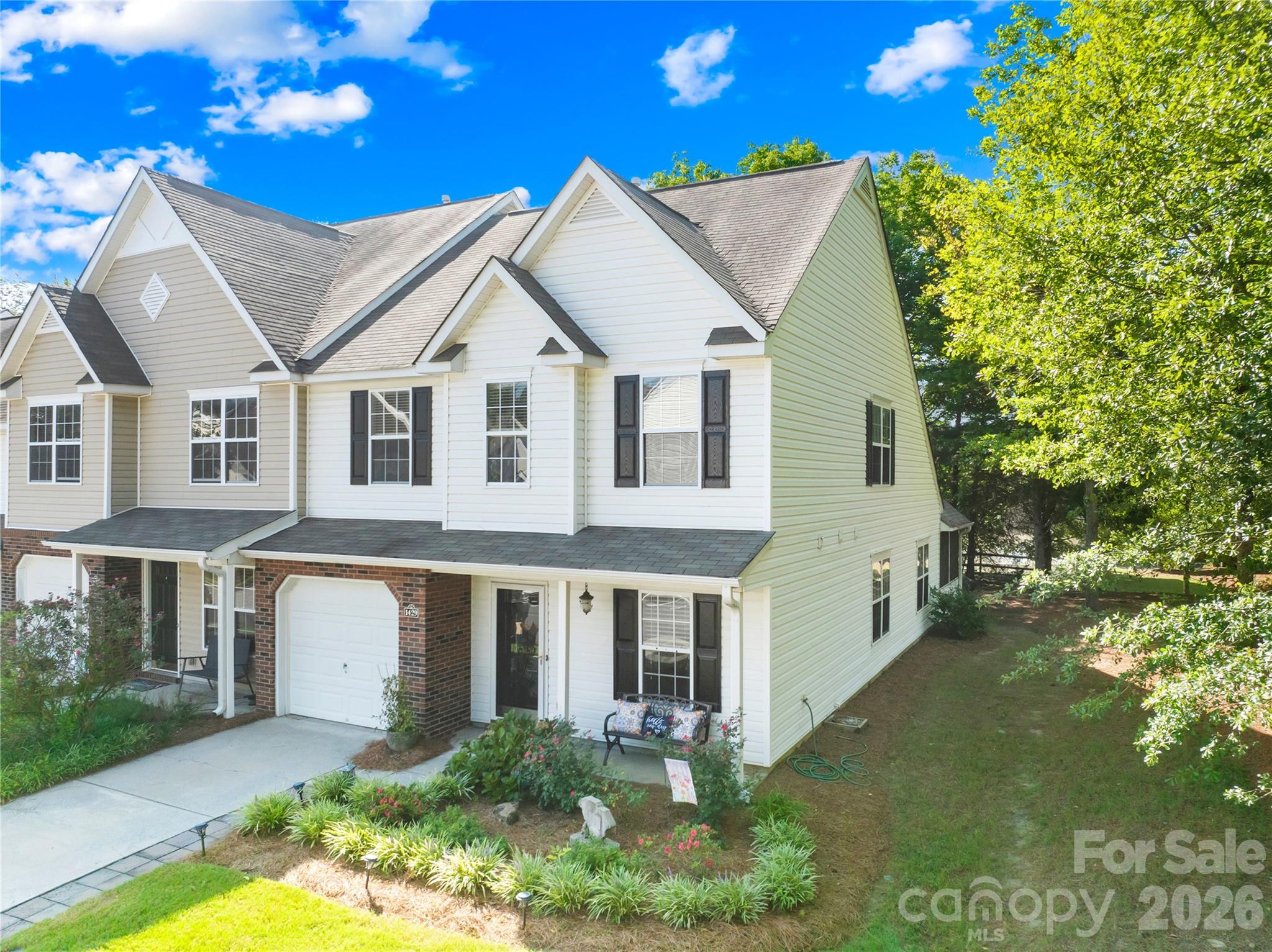 1429 Valann Farm Court — photo