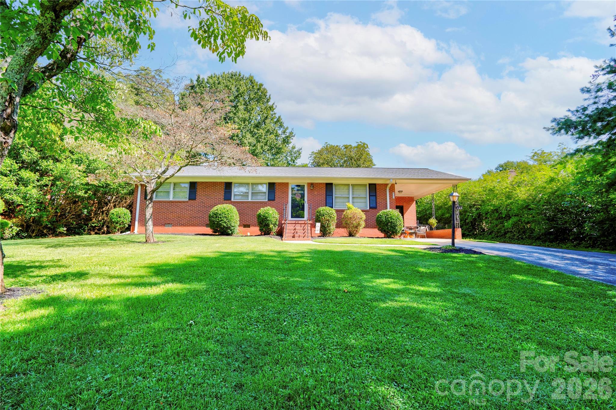 404 Pineview Drive — photo