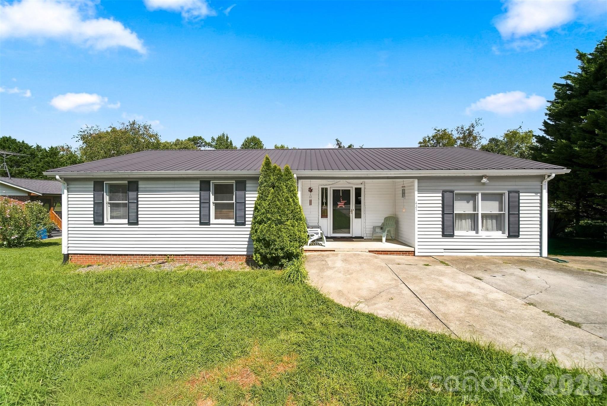 425 Heritage Farm Road — photo