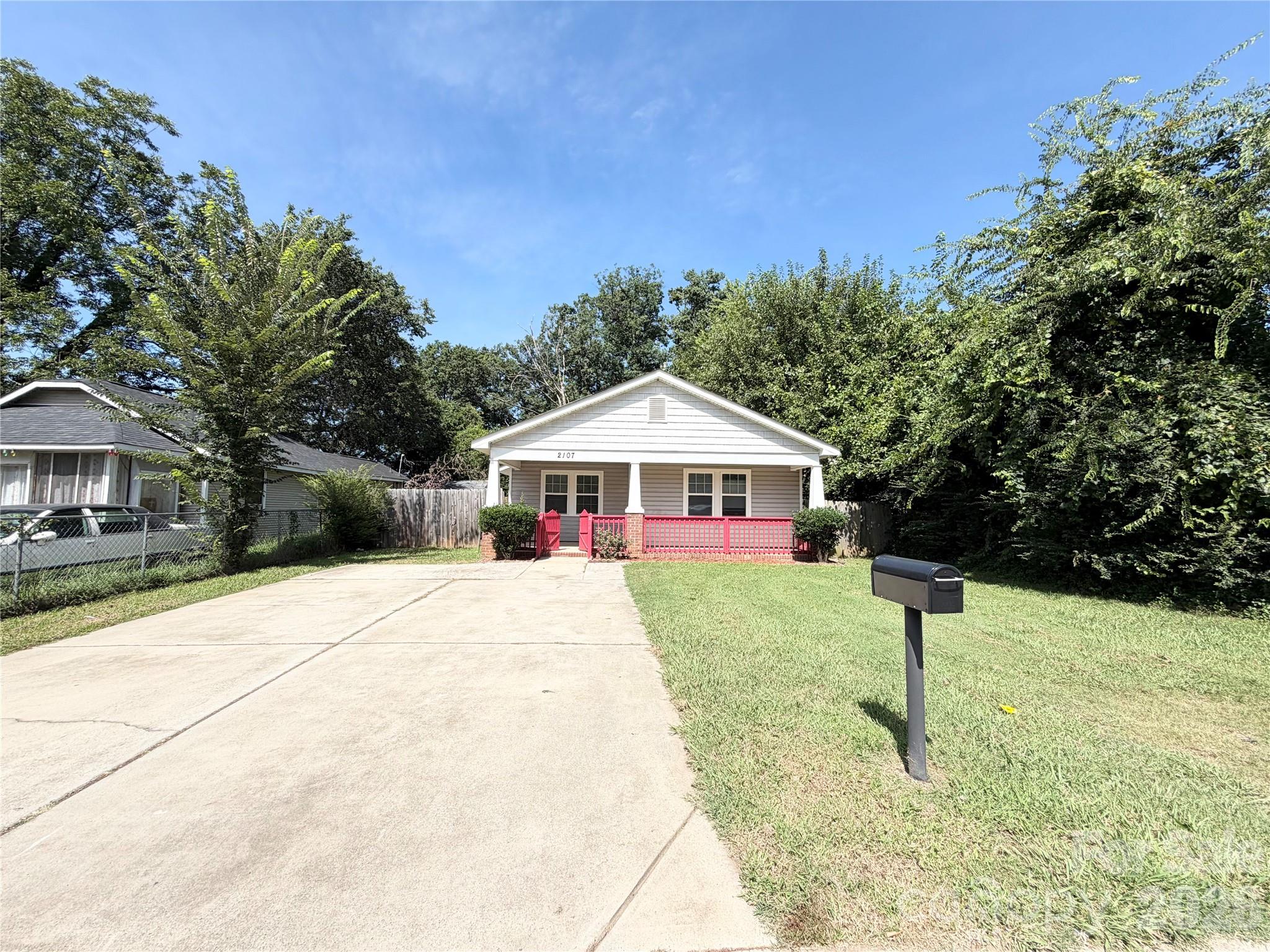 2107 Custer Street — photo