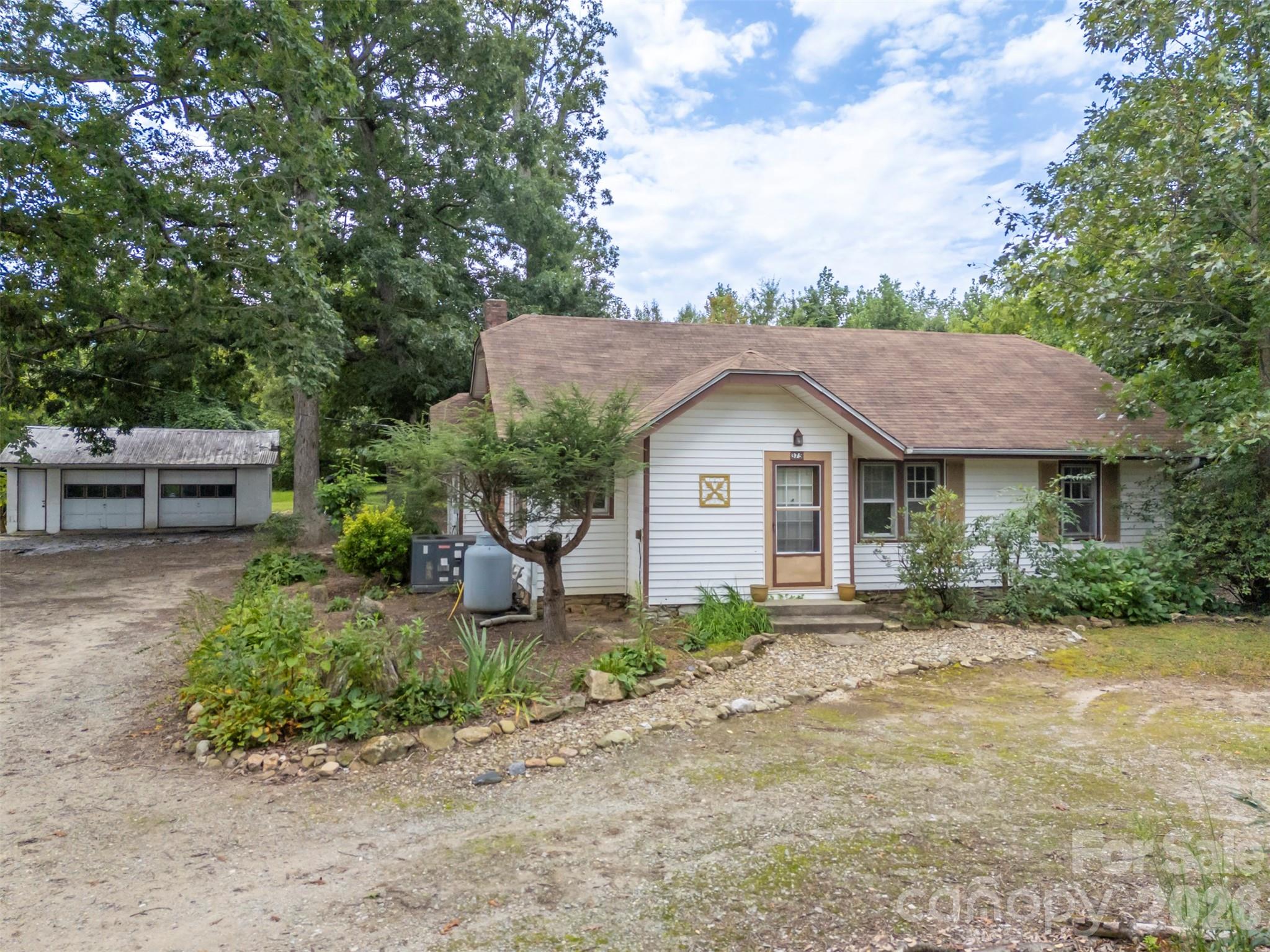 375 E King Street — photo
