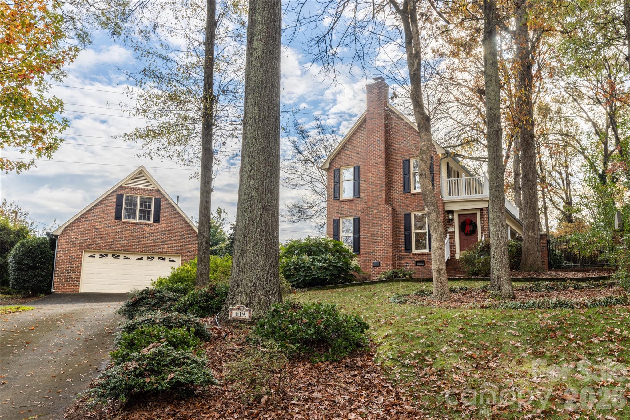 819 Willowhaven Court — photo