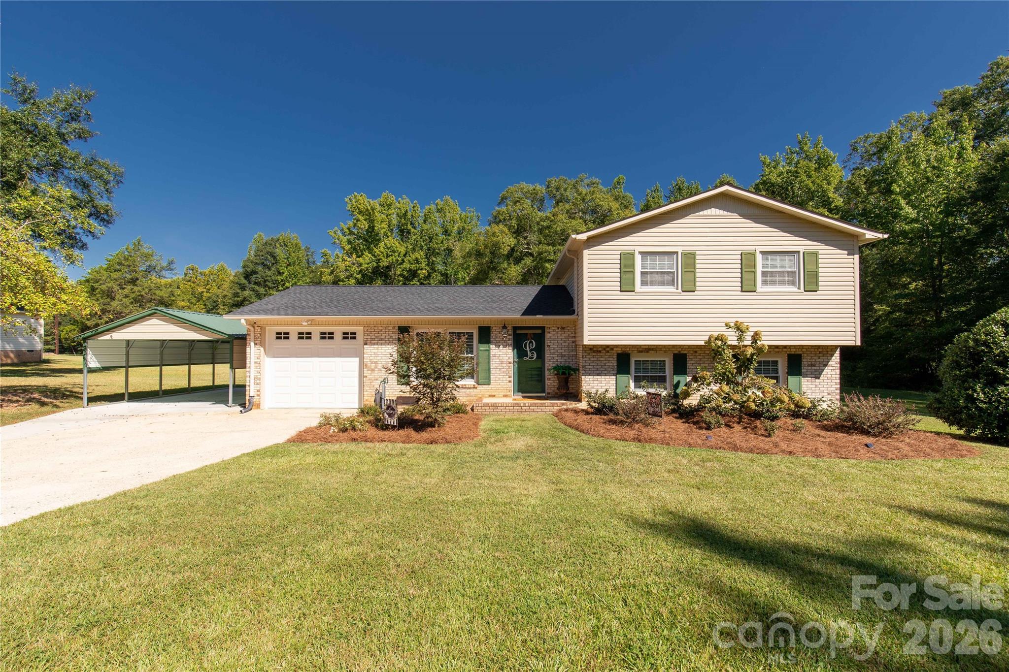 2019 Green Peach Road — photo
