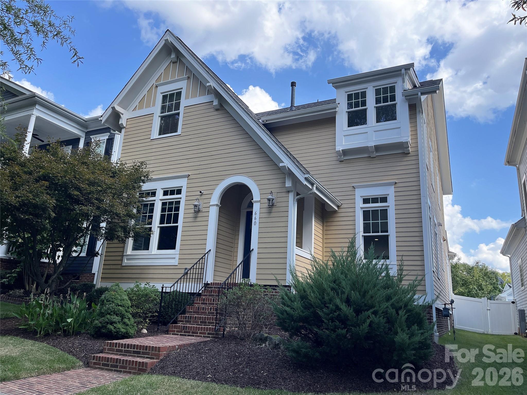 660 Revival Row — photo