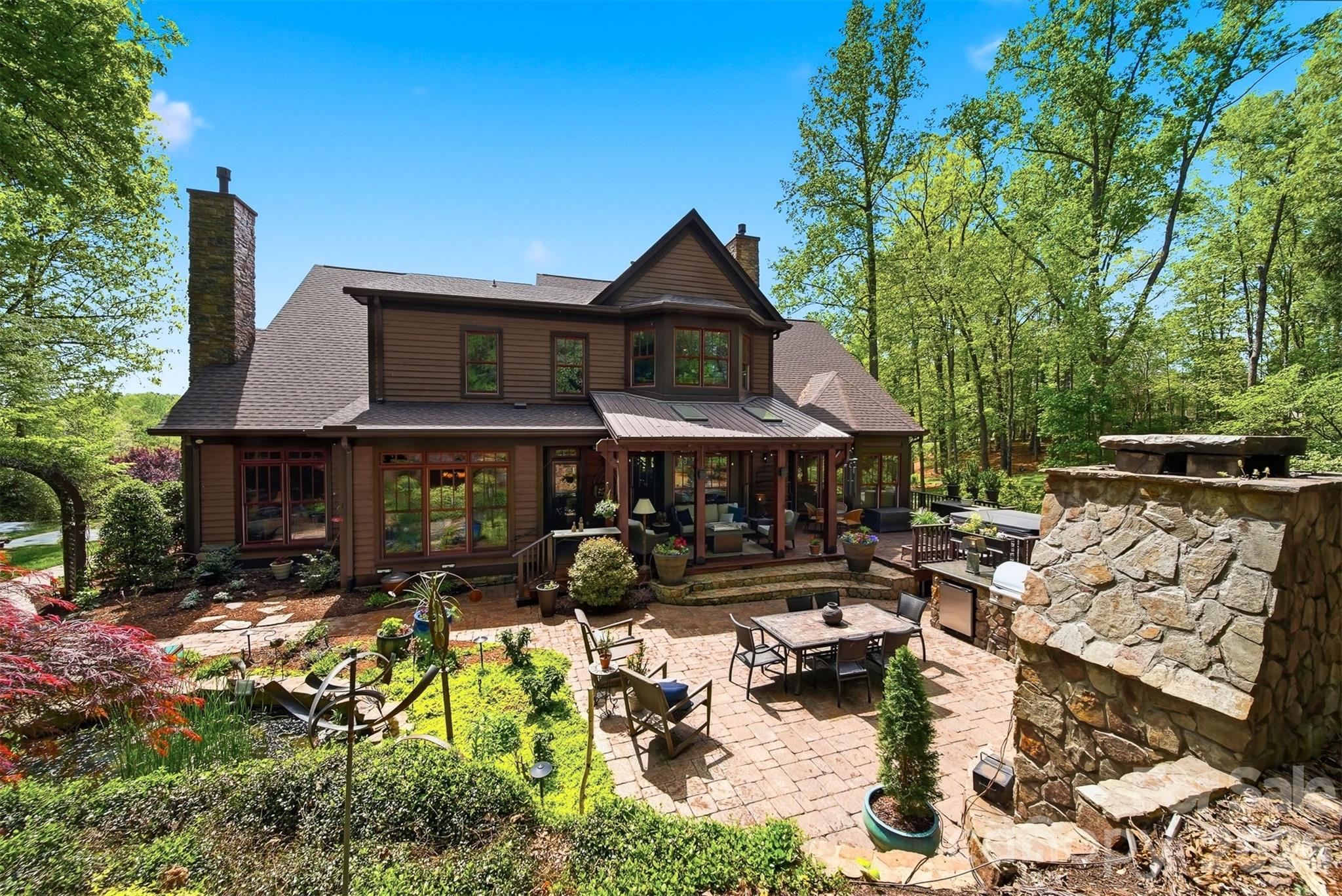 2748 Trent Drive NE — photo