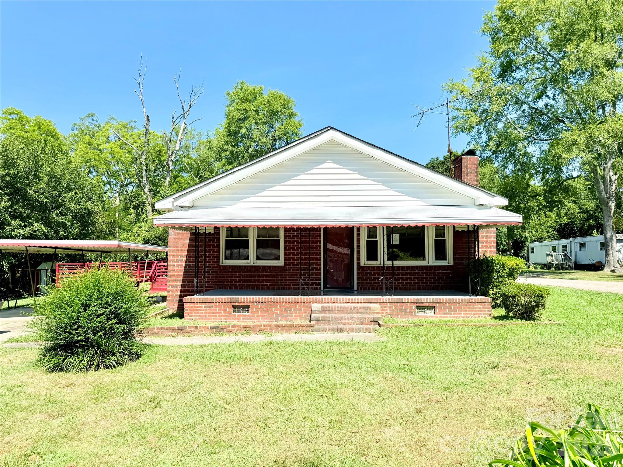 213 Jewel Street — photo