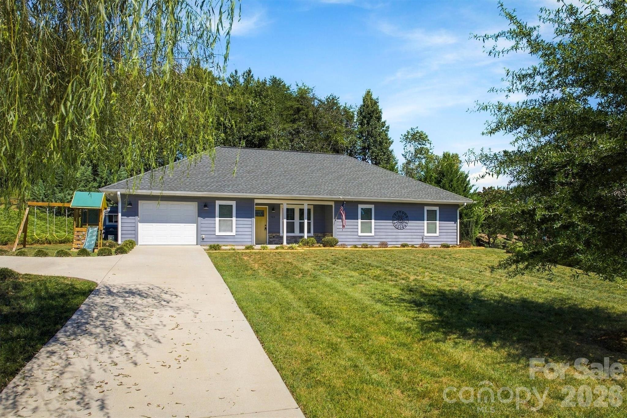 329 Springwood Drive NE — photo