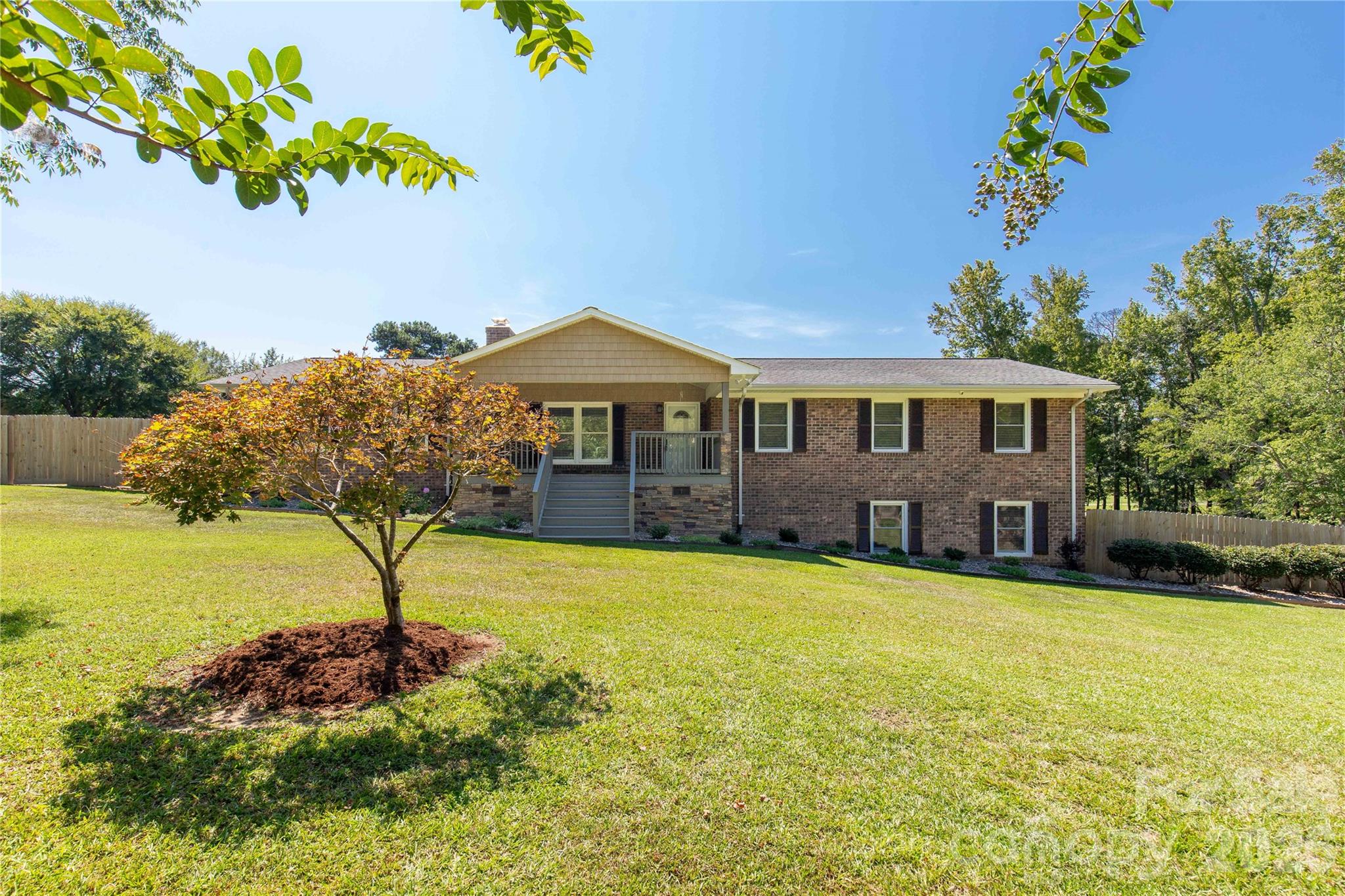 613 W Doc Garris Road — photo