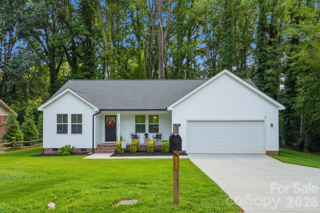 918 Brookwood Court — photo