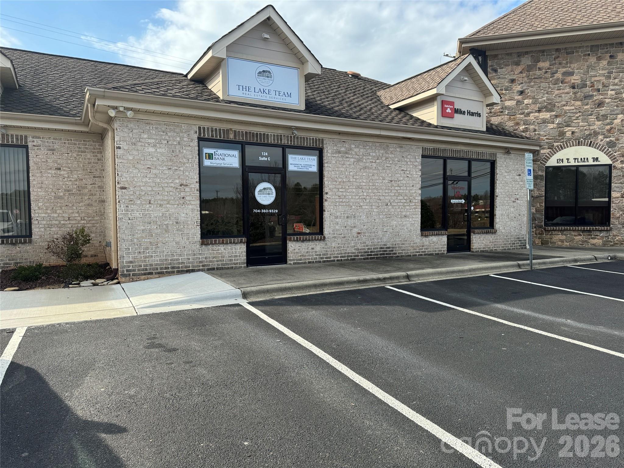 124 E Plaza Drive — photo