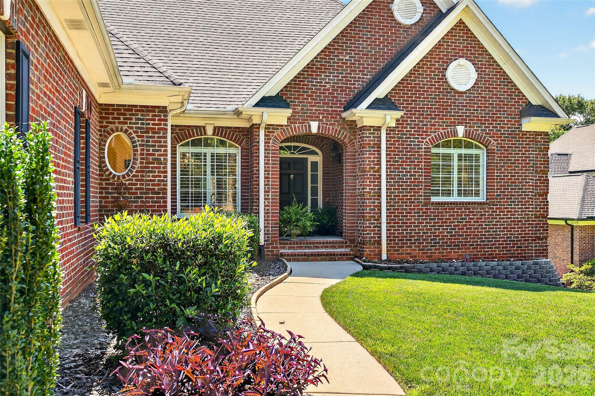 3574 Live Oaks Avenue — photo