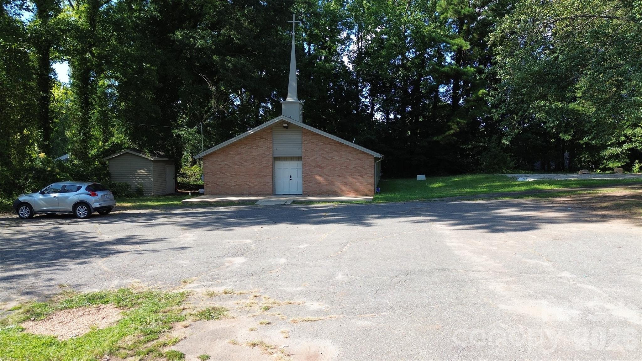 400 Tom Hunter Road — photo