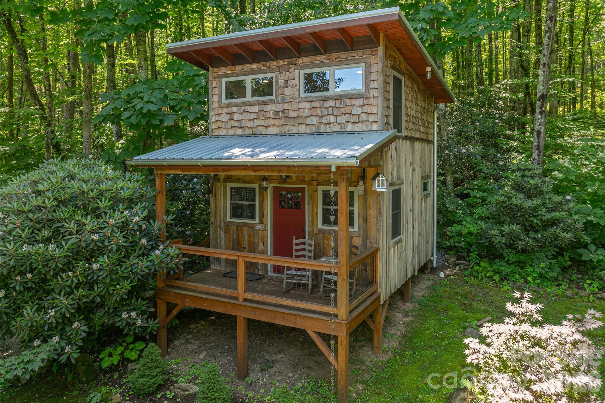 477 Locust Drive — photo
