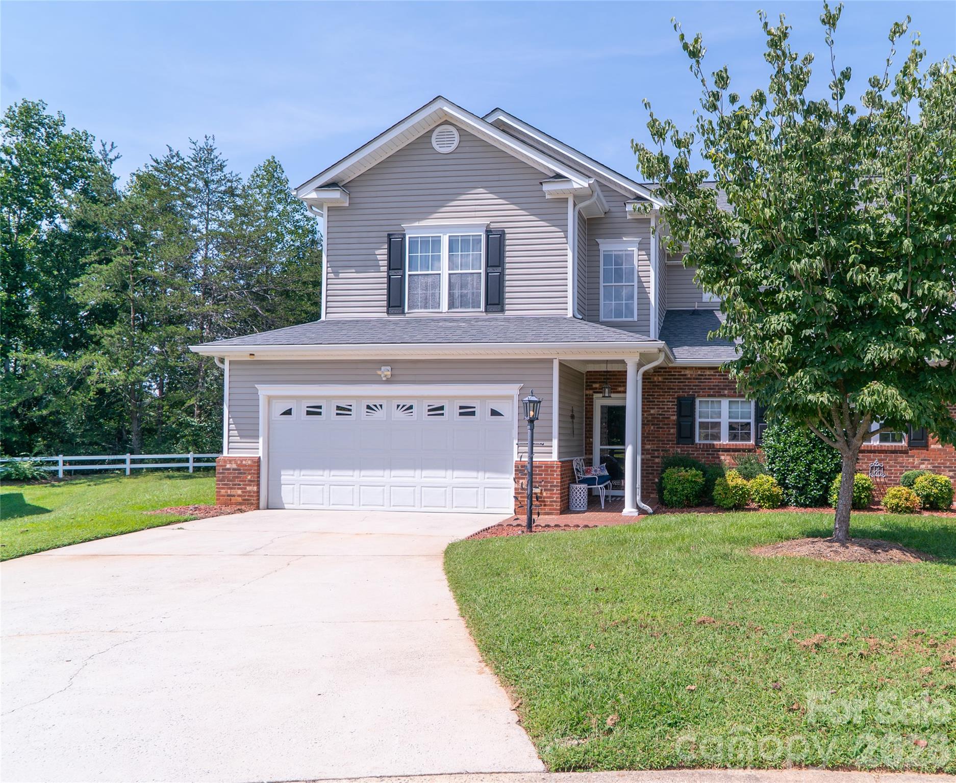 140 Lady Slipper Lane SW — photo
