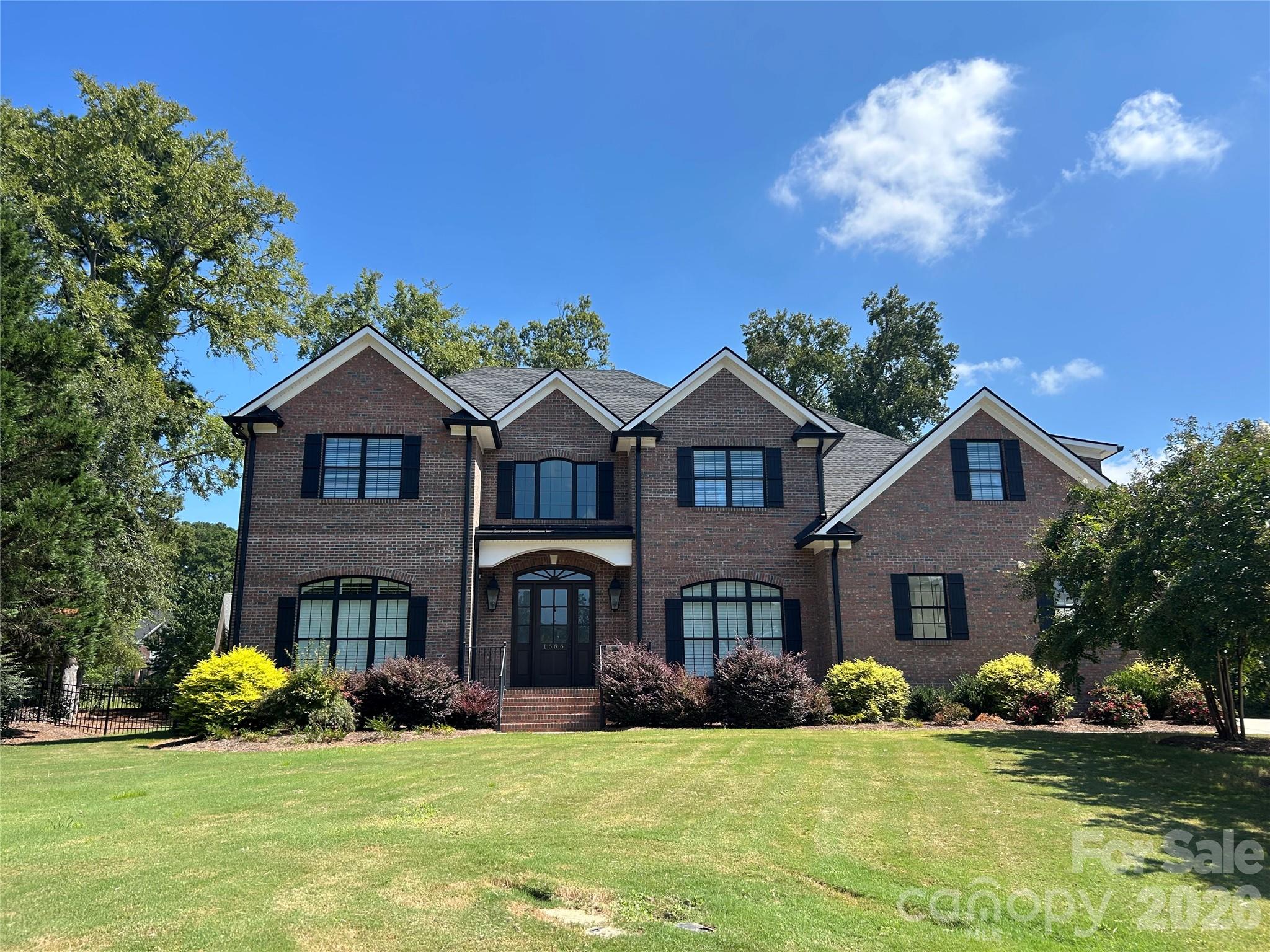 1686 Nestledown Court — photo