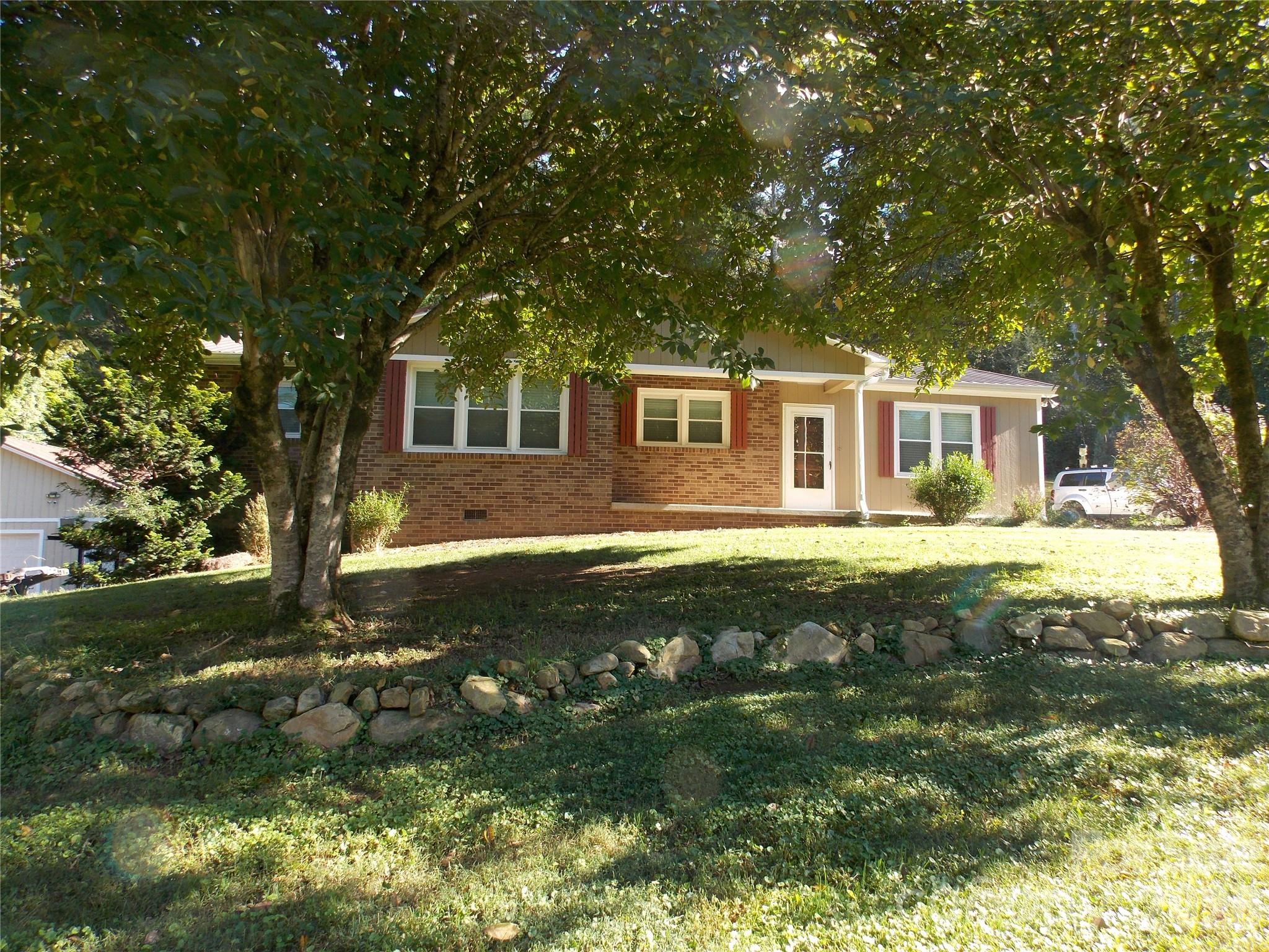 3185 Deerbrook Road — photo
