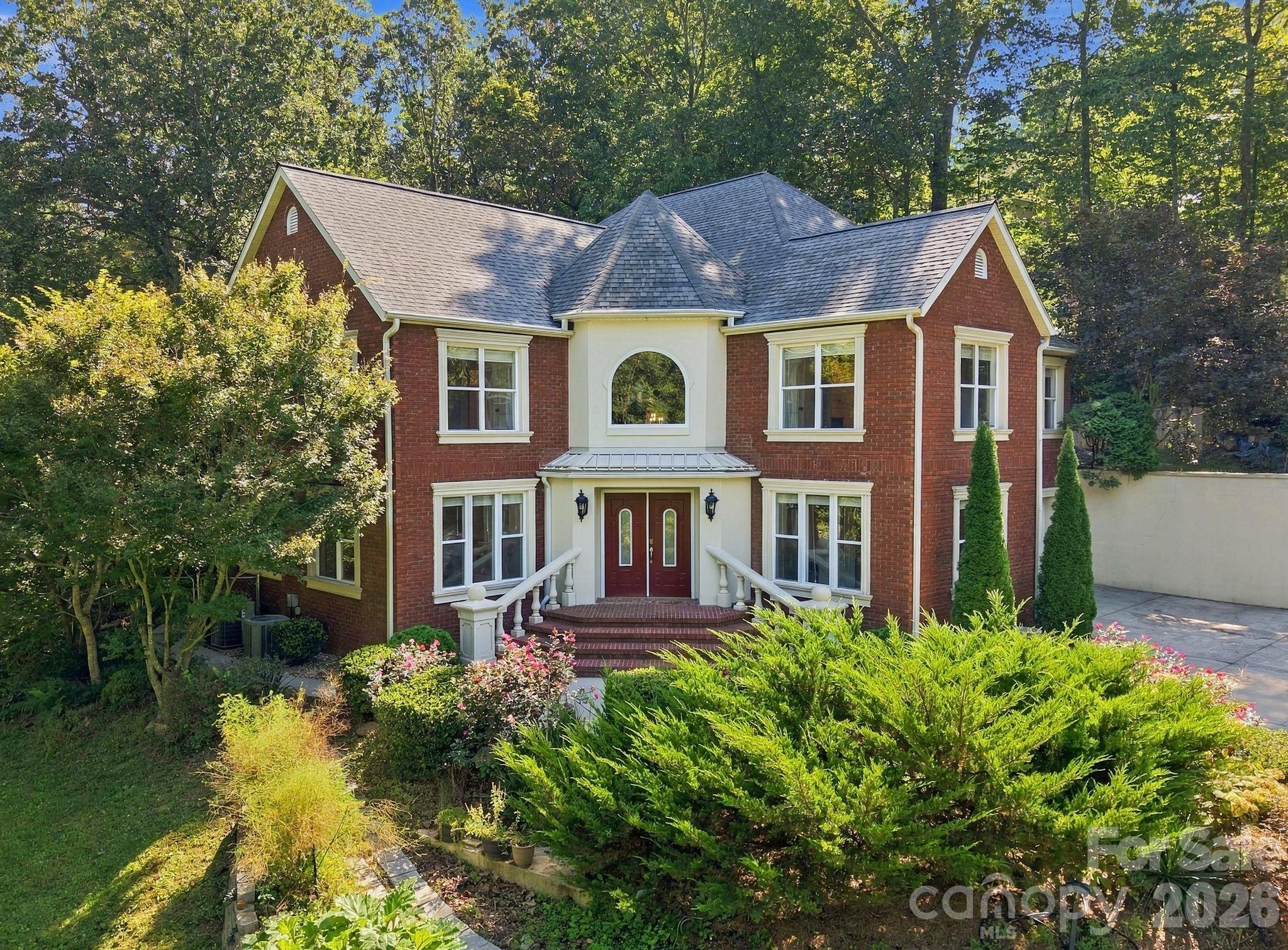 6 Kit Court — photo