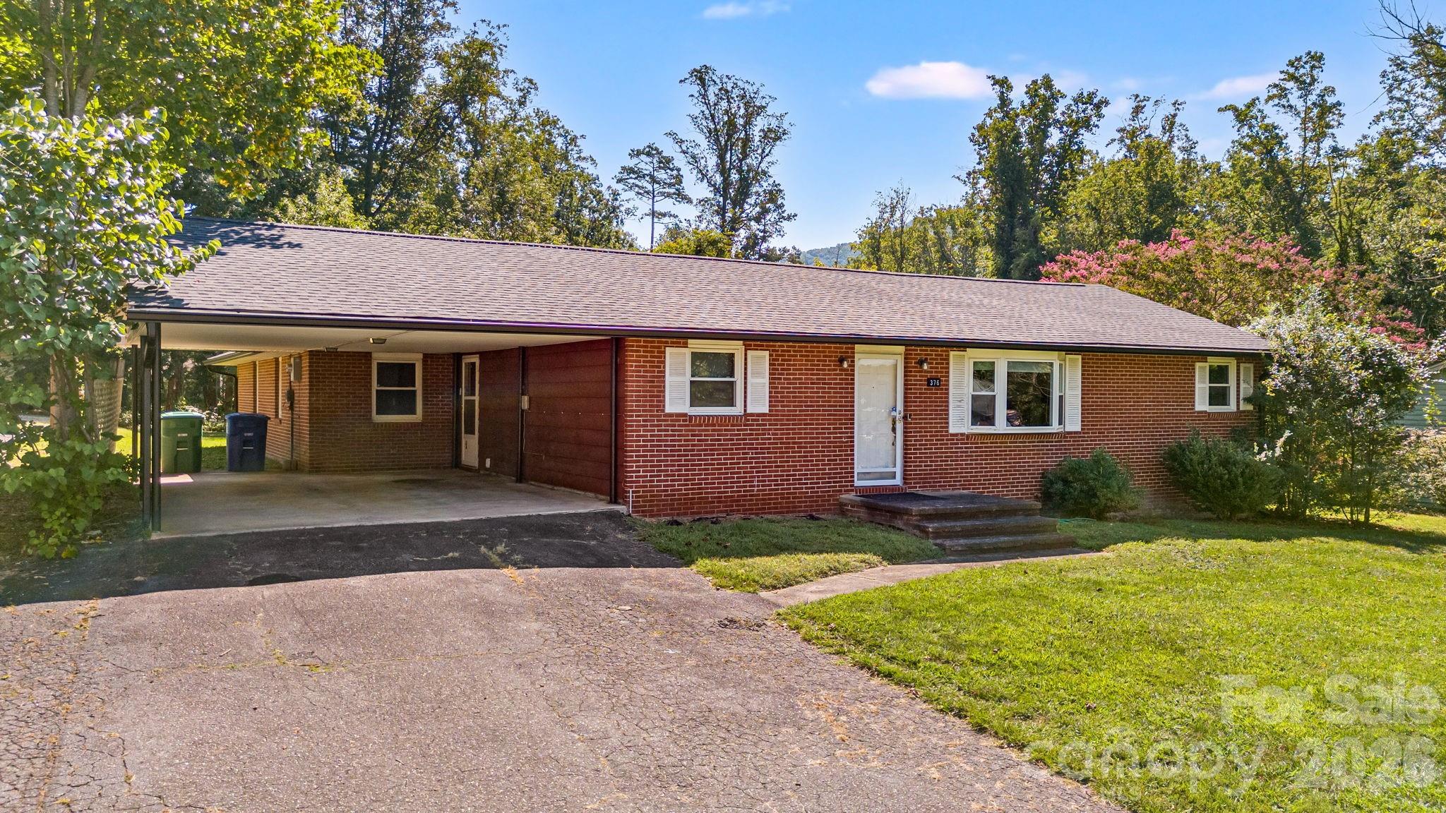 376 School Road E — photo