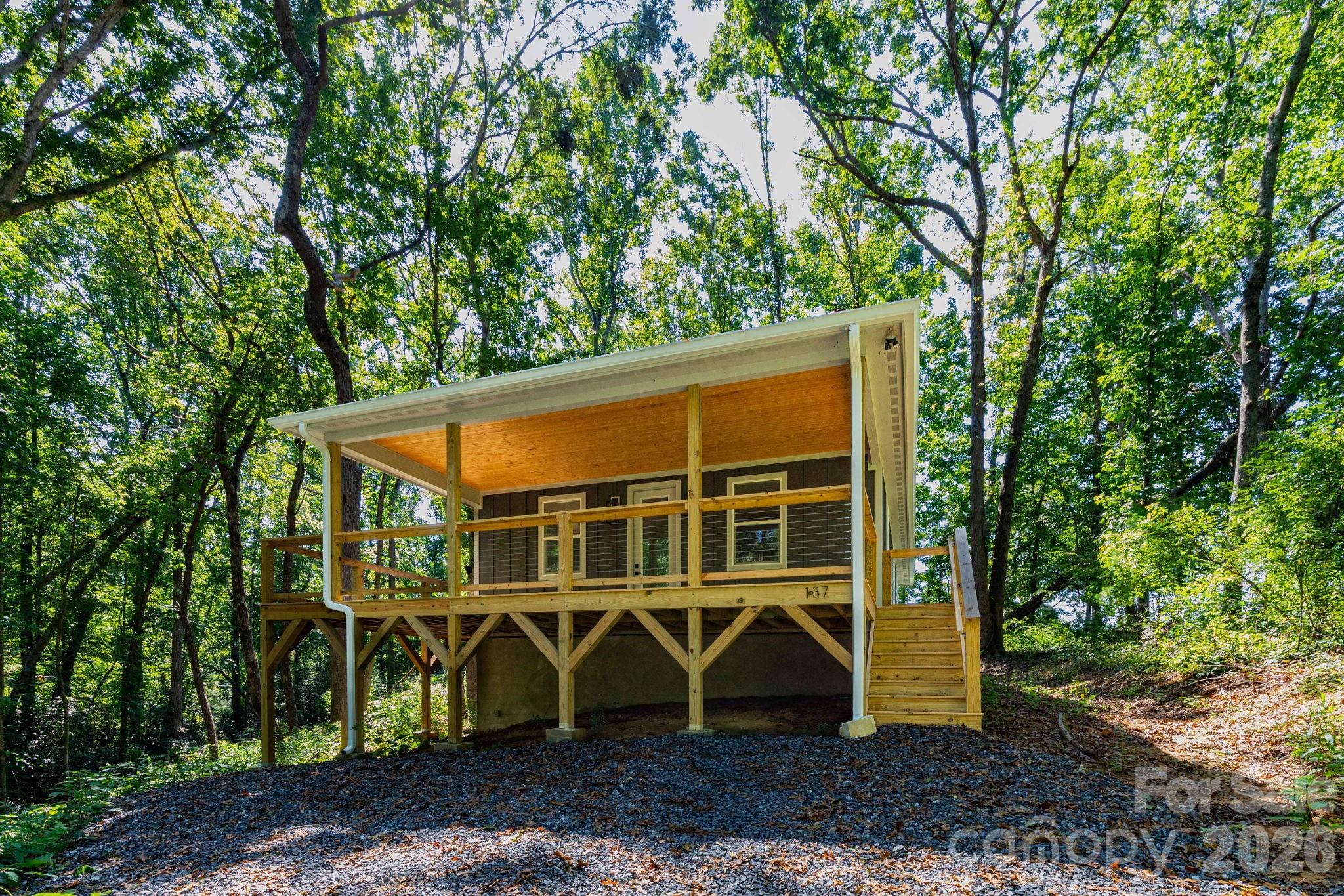 137 E Arbutus Trail — photo