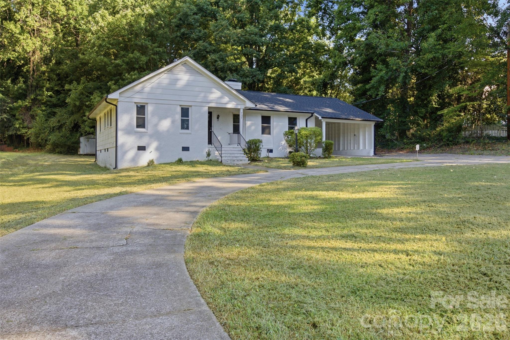 737 Lakeview Drive — photo