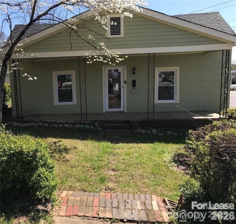 213 W King Street — photo