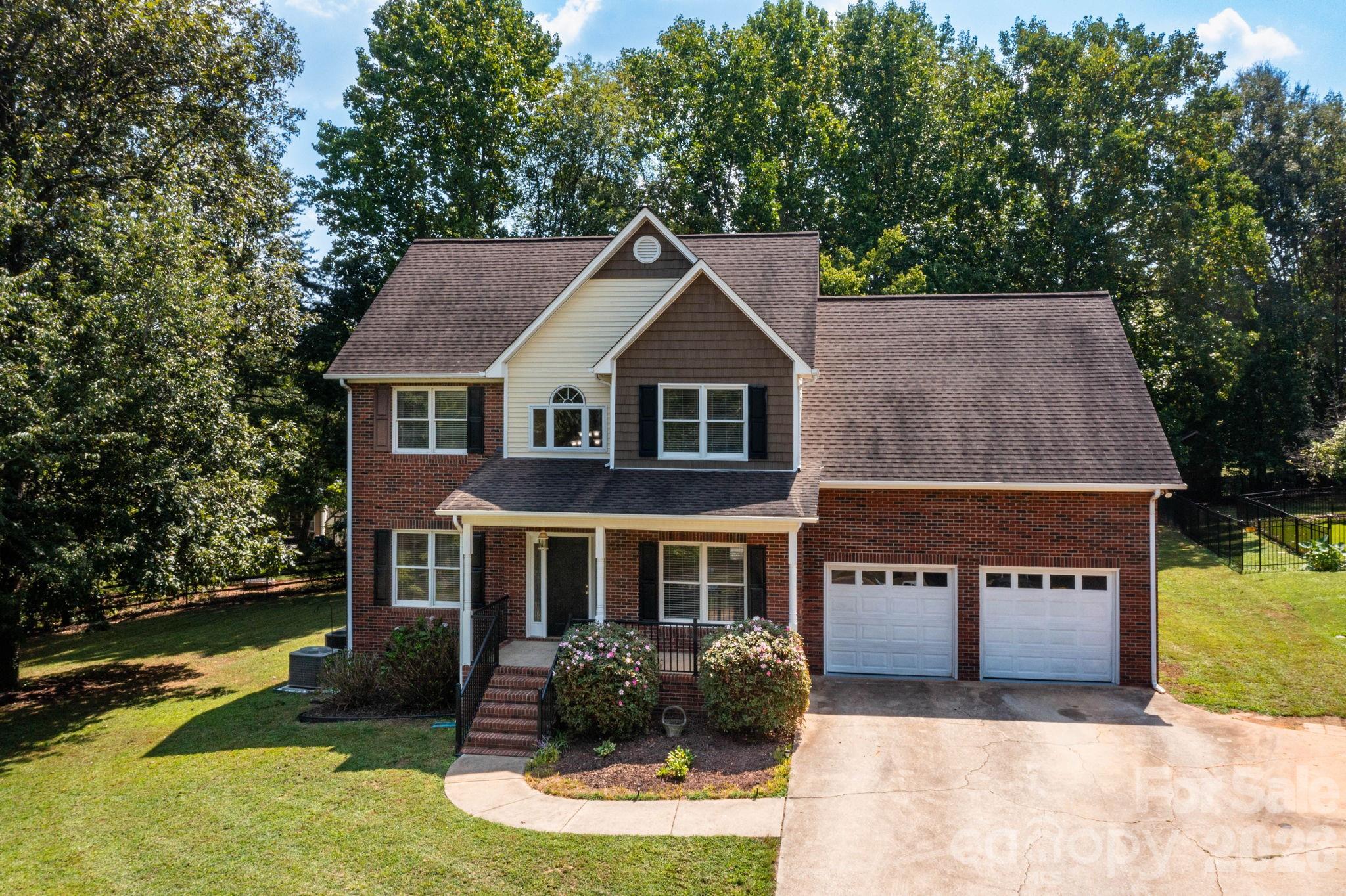 2507 Ashley Court — photo