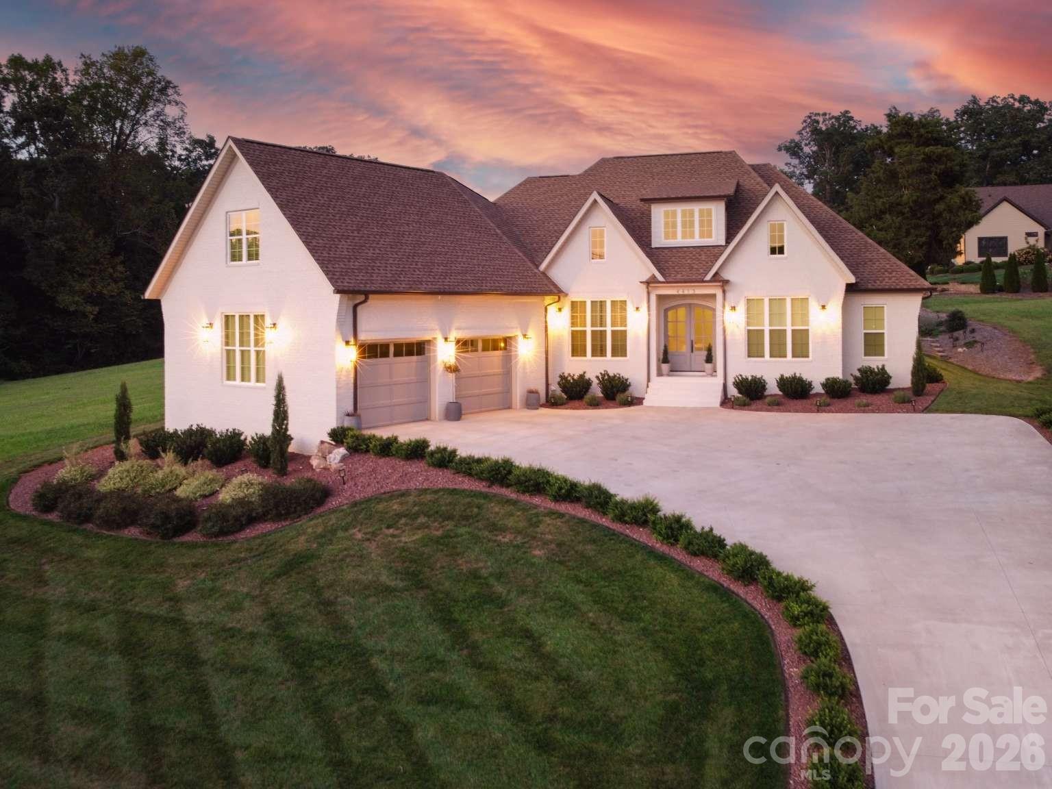 4413 Holly Circle NE — photo