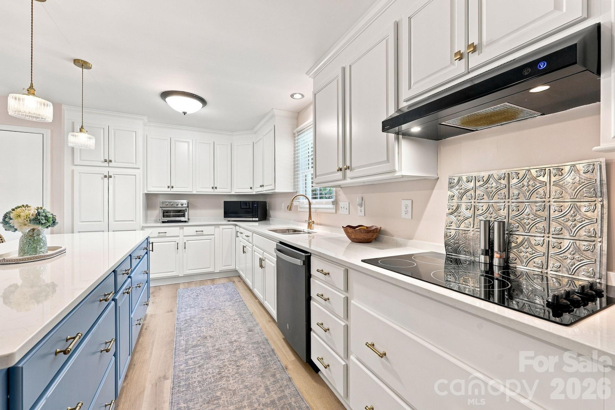 178 Woodland Drive SW — photo