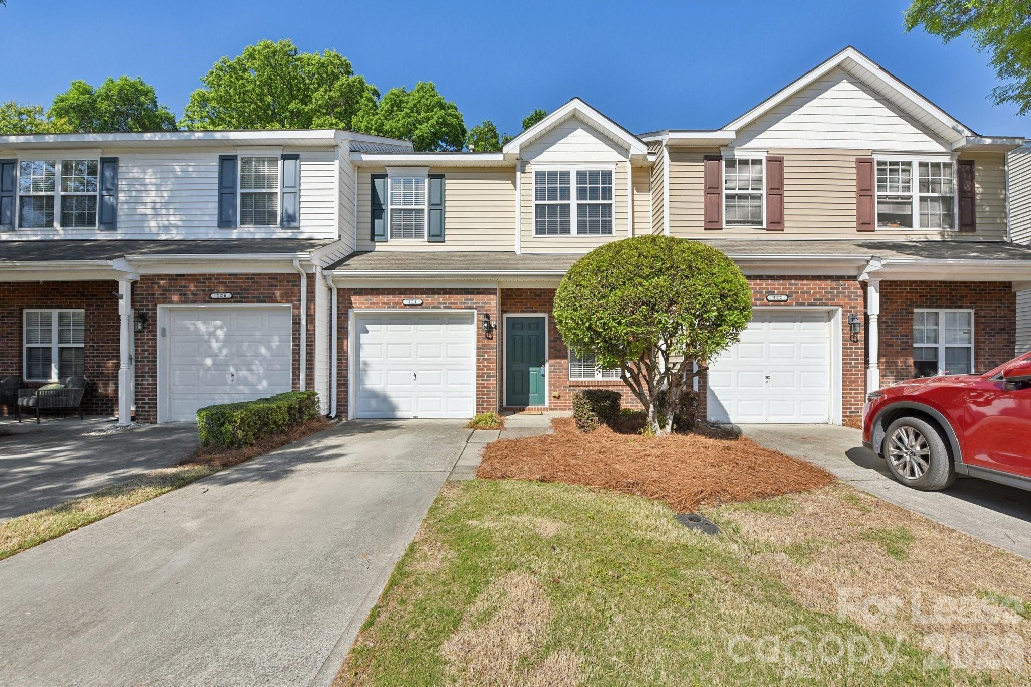 124 Clydesdale Court — photo