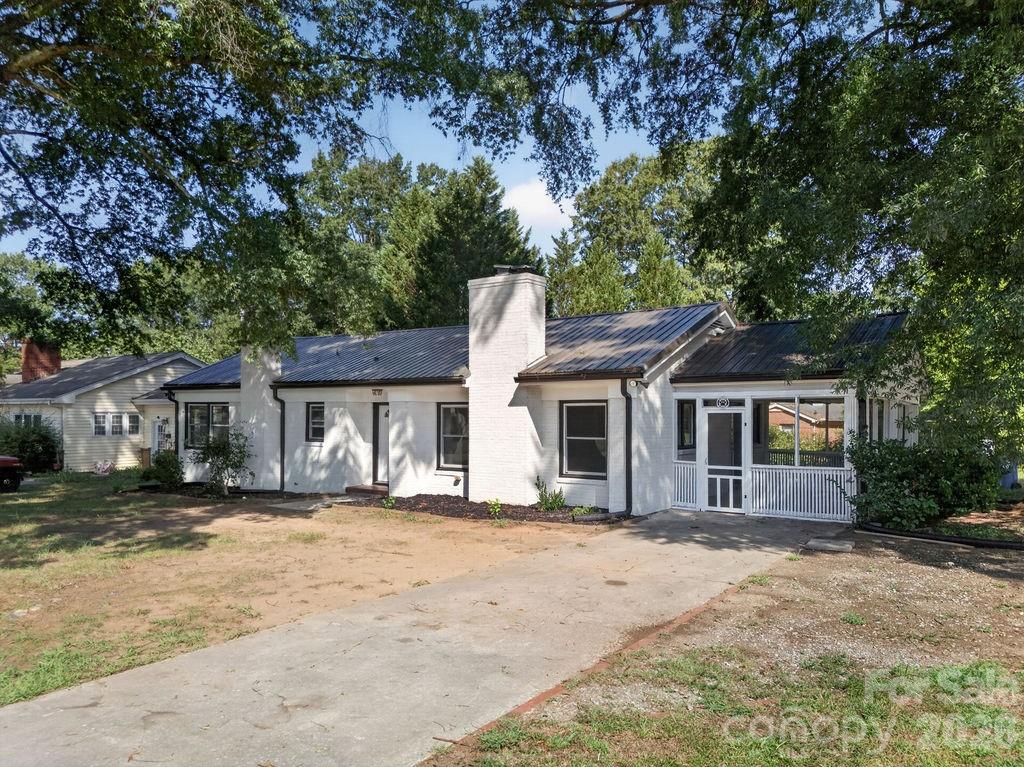 425 Roberts Street — photo