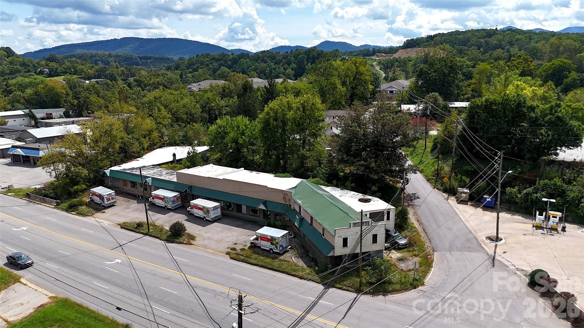 1482 Smokey Park Highway — photo
