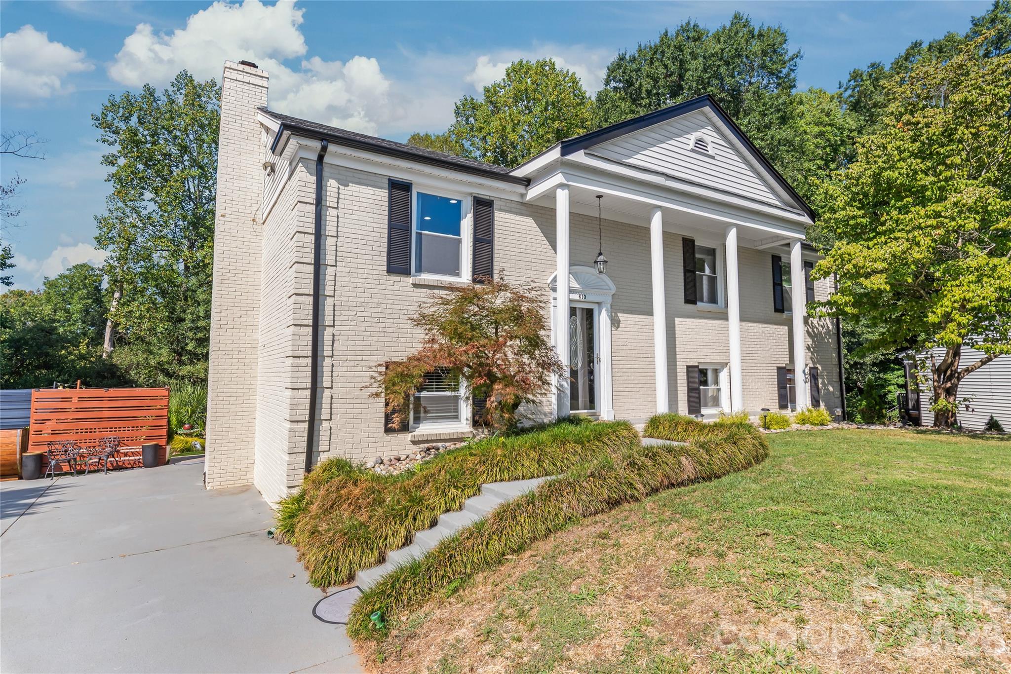 610 Ridgeway Drive — photo