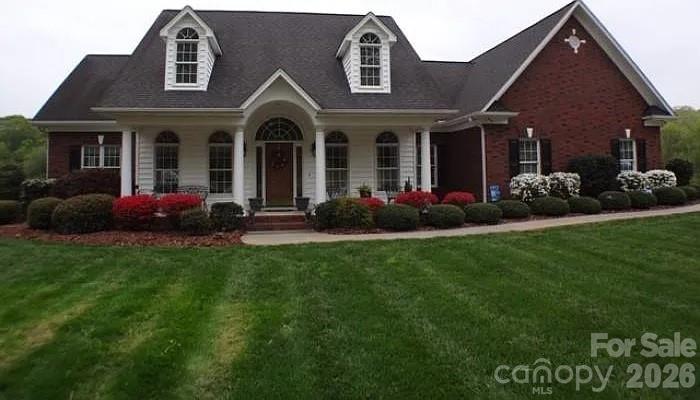 122 Upper Oak Drive — photo