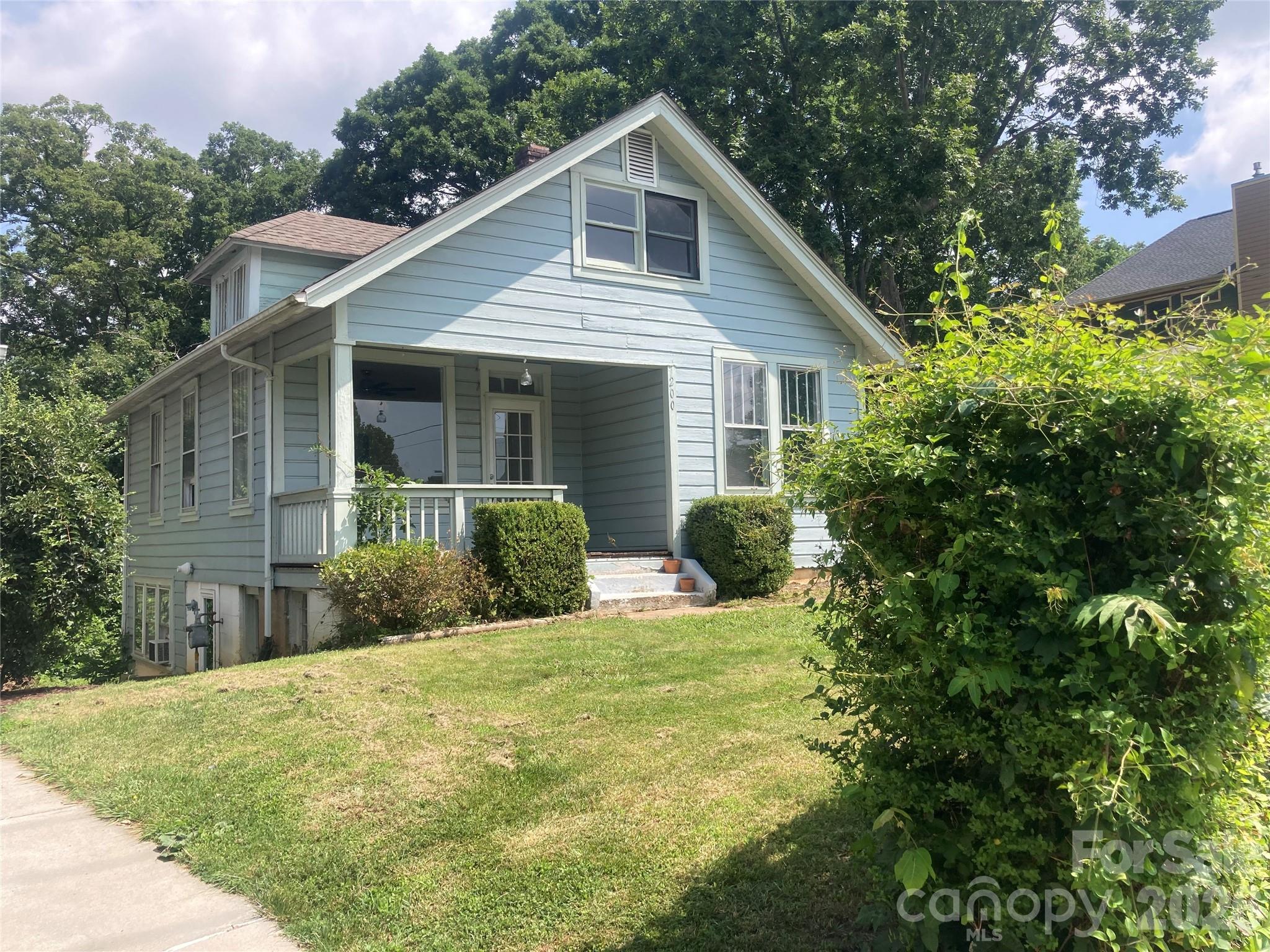 200 Courtland Place — photo