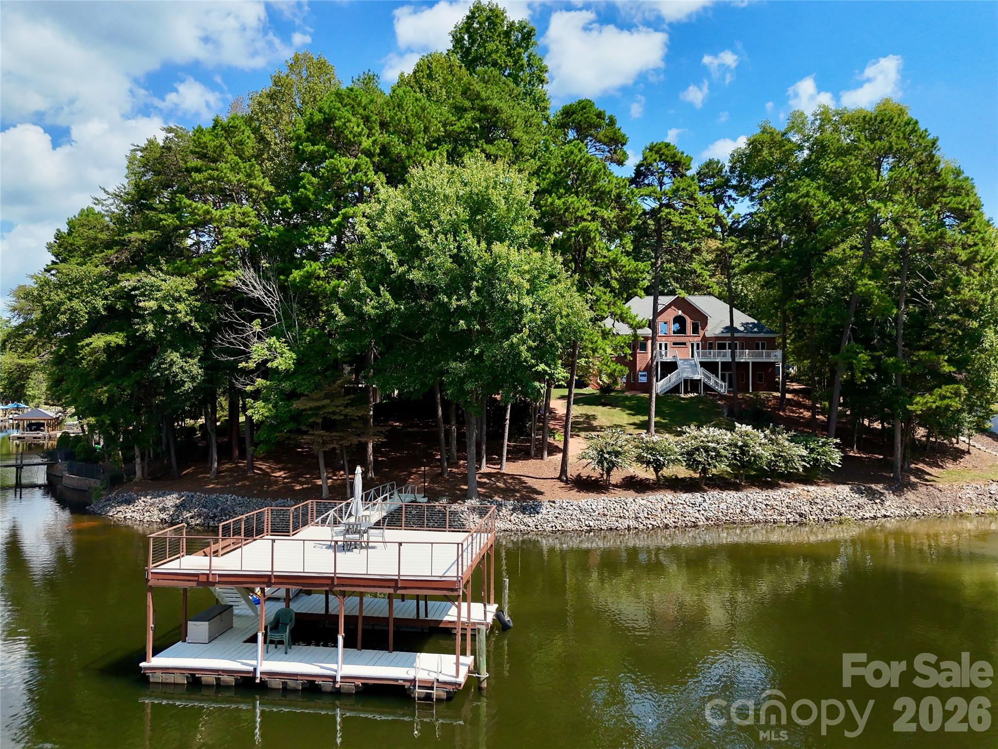 140 Holt Lane — photo