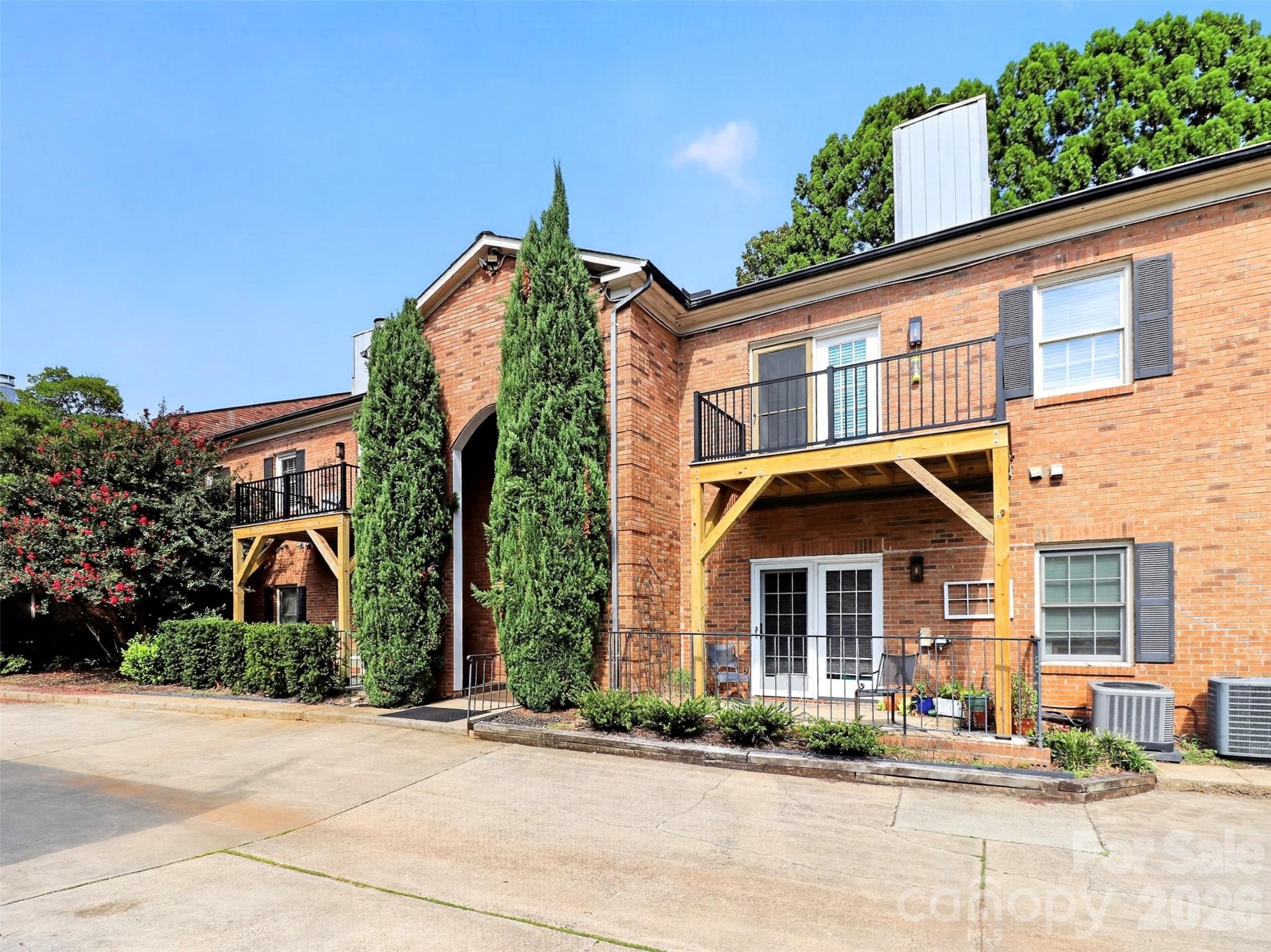 1012 Queens Road C — photo