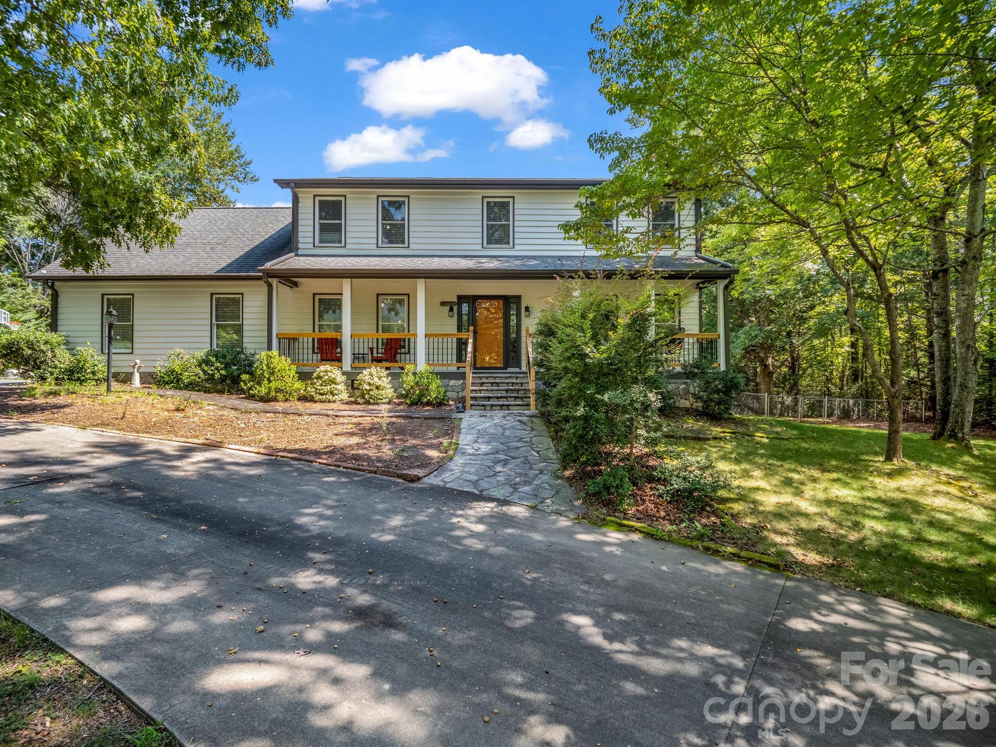 215 Hillcrest Drive — photo