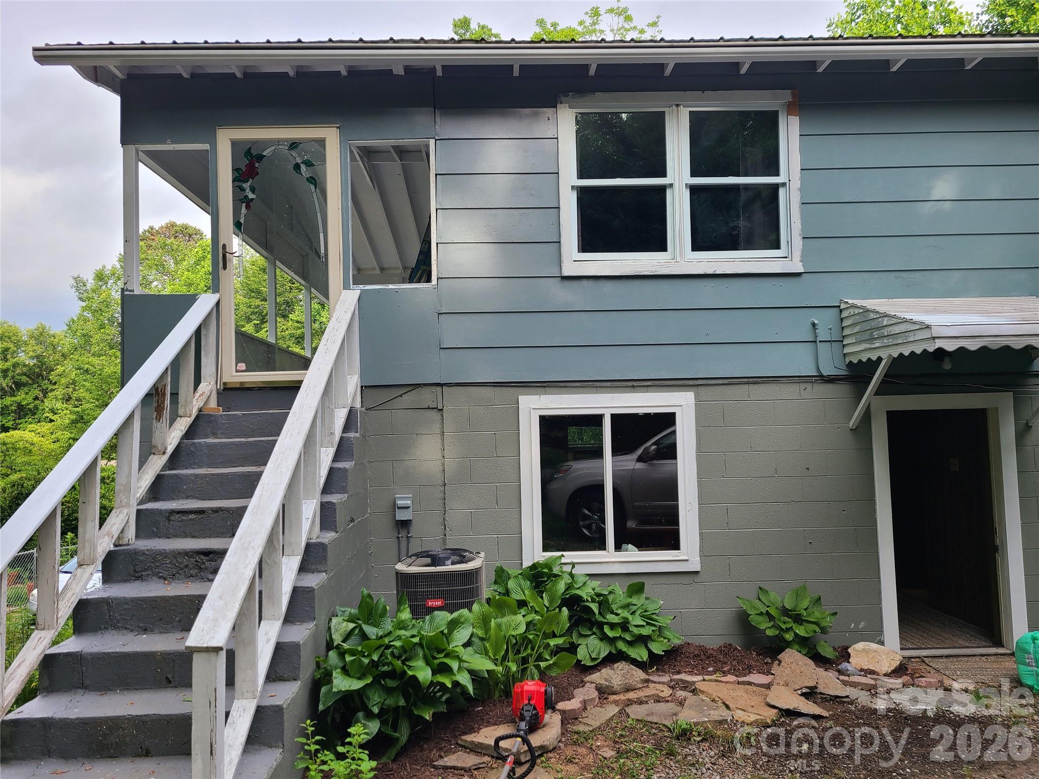 822 Azalea Avenue — photo