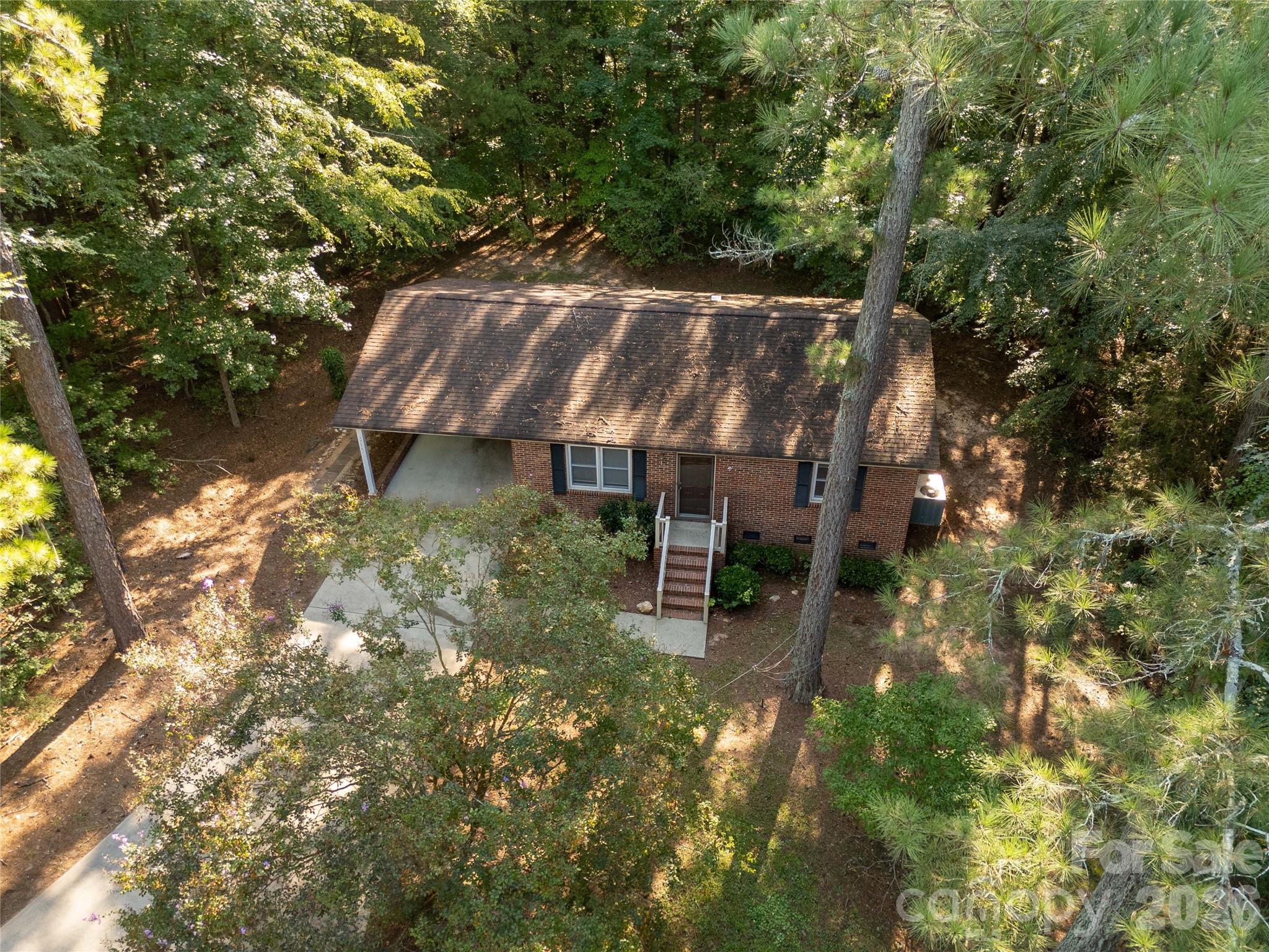 3055 University Drive — photo