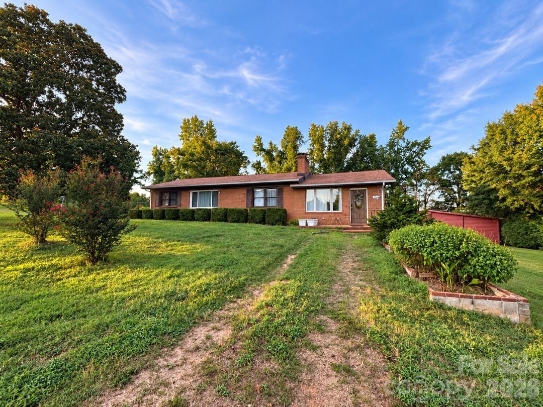 193 Bevis Lane — photo