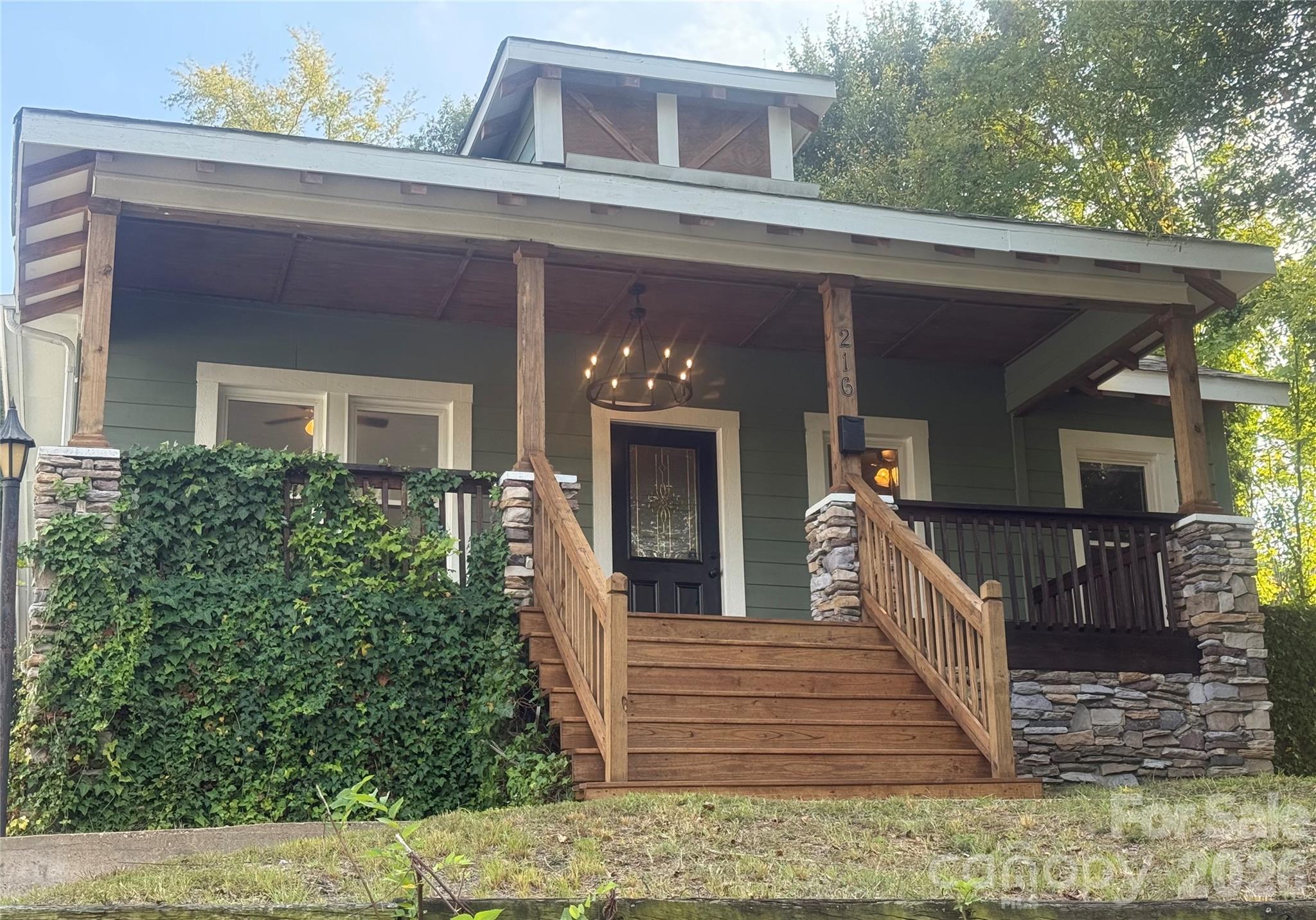 216 E Catawba Avenue — photo