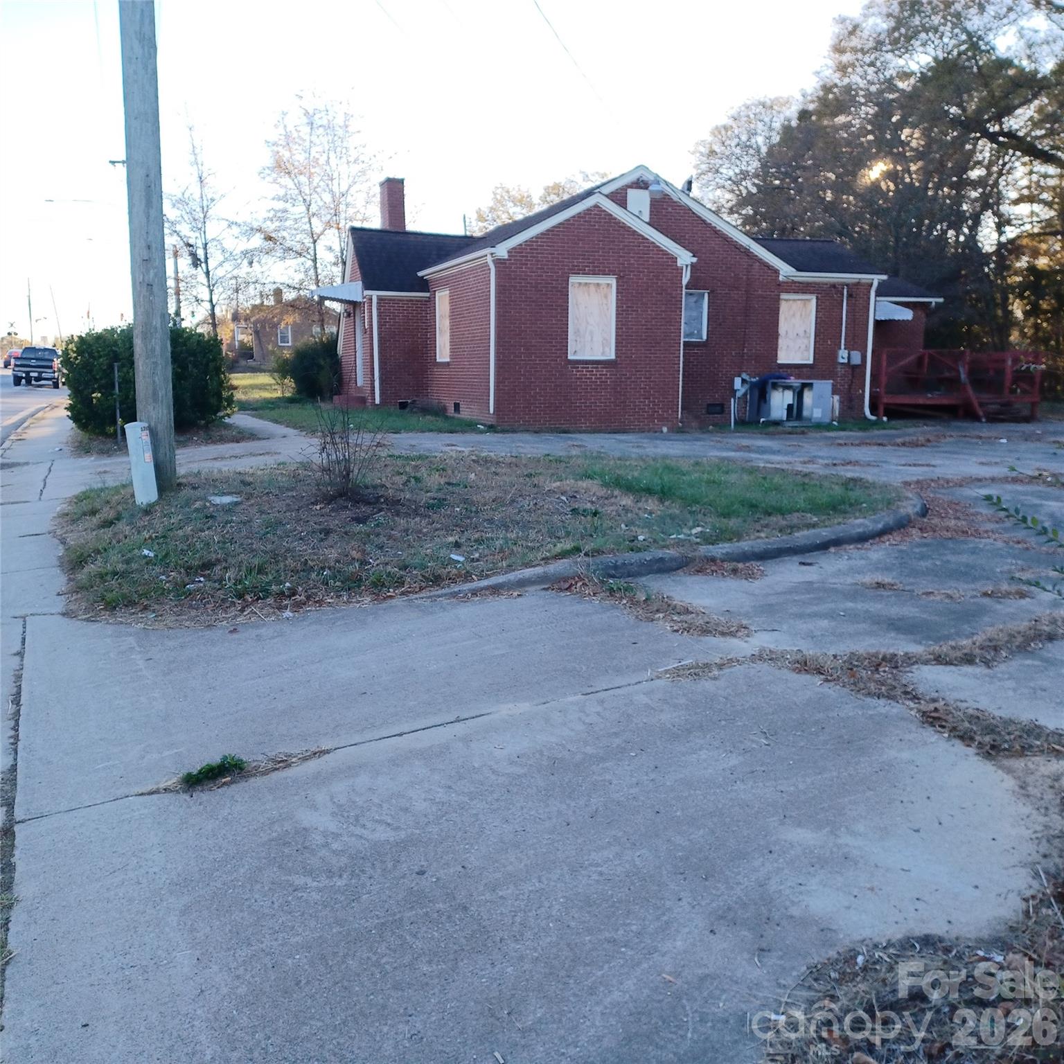 2217 S York Road — photo