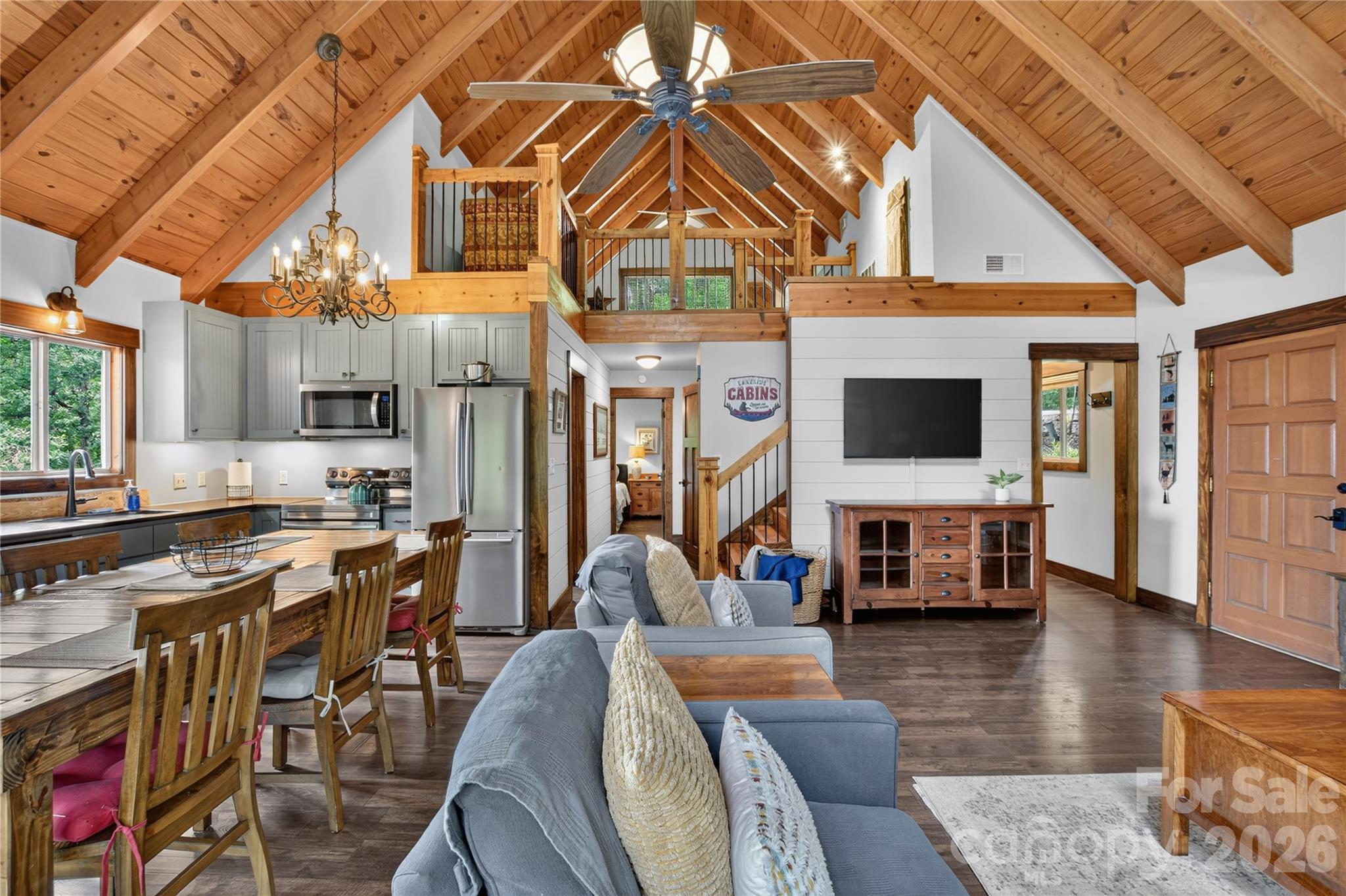196 Fern Loop — photo