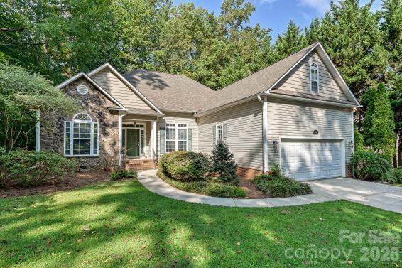 2715 Lakeview Circle — photo