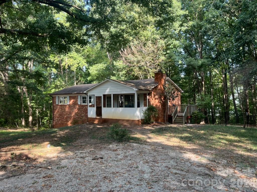 7065 Fieldcrest Lane — photo