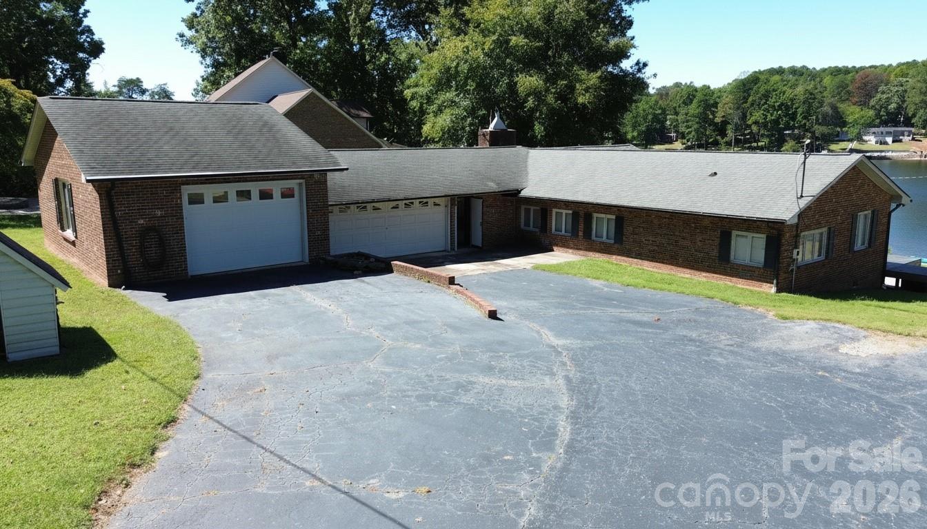4935 Vagabond Lane — photo
