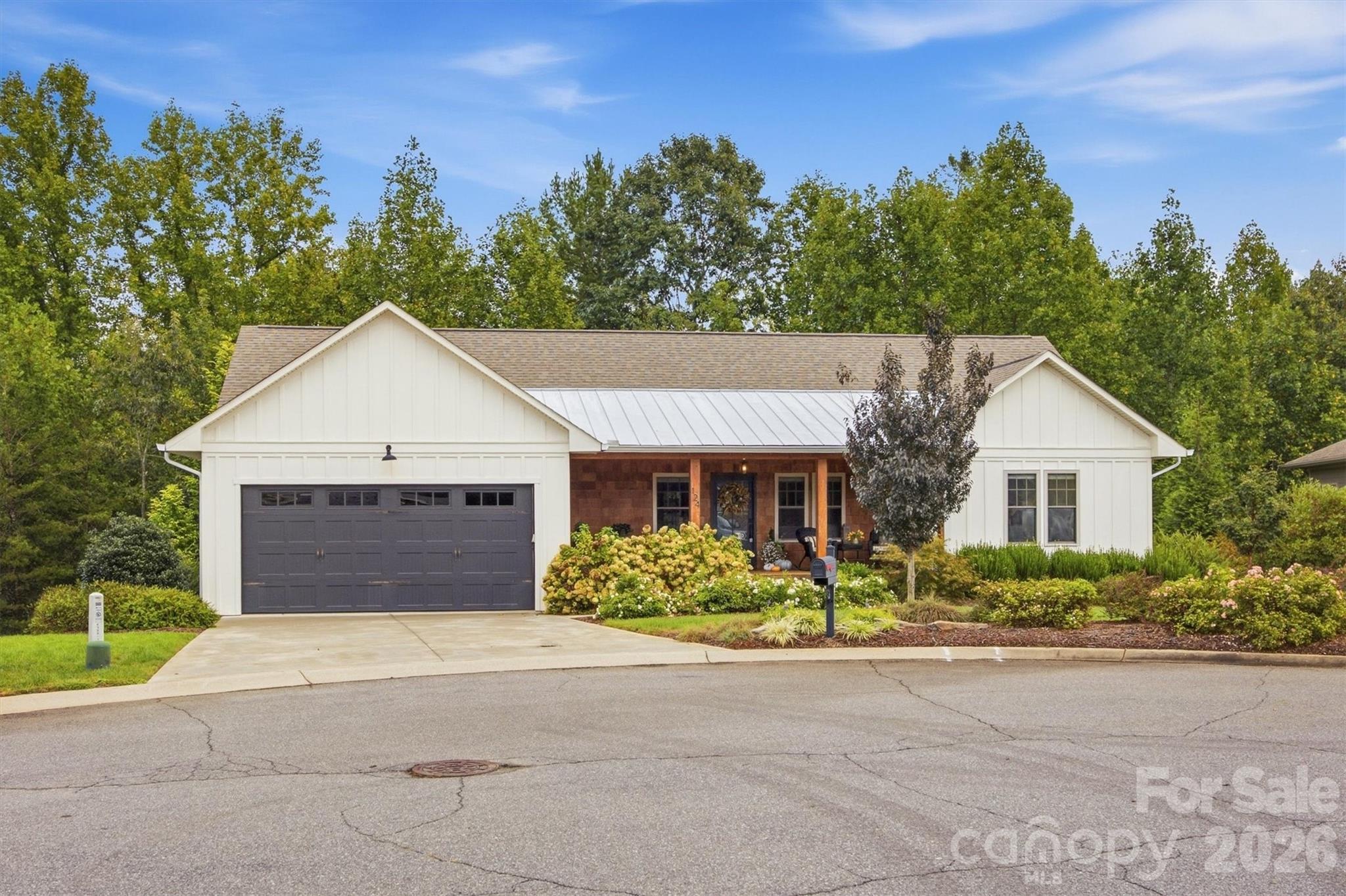 124 Beechmont Drive — photo