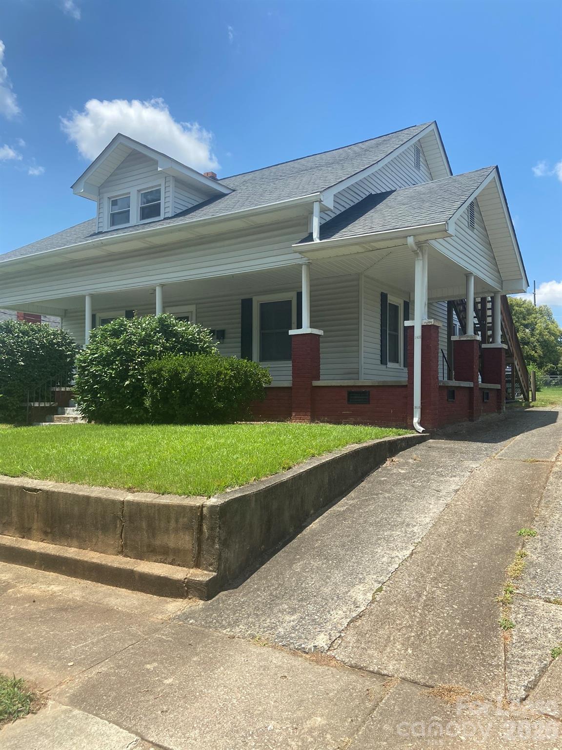14 Douglas Avenue — photo